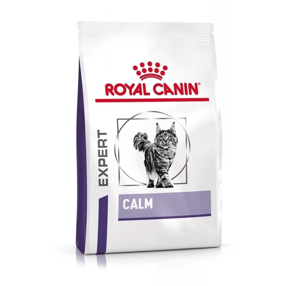 Avant d'un sac de croquettes ROYAL CANIN Veterinary Feline Calm avec un chat.
