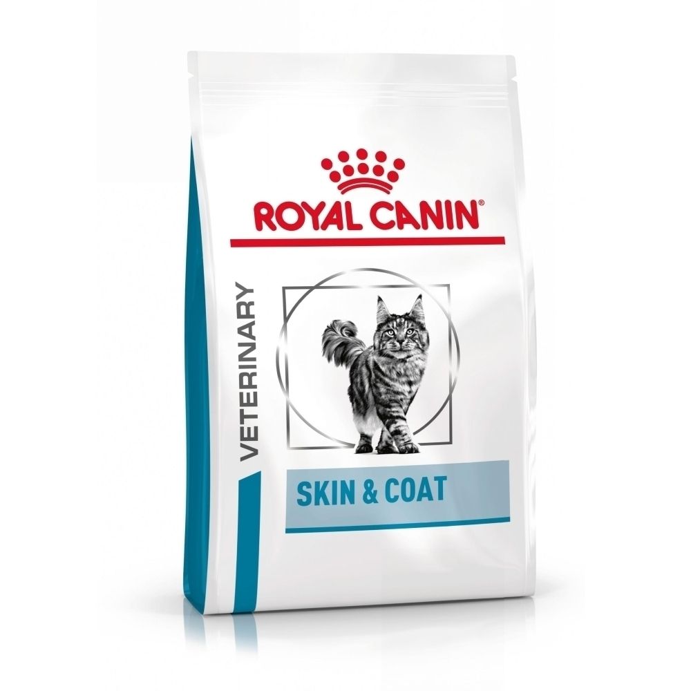 Sac de croquettes Royal Canin Skin & Coat avec un chat.