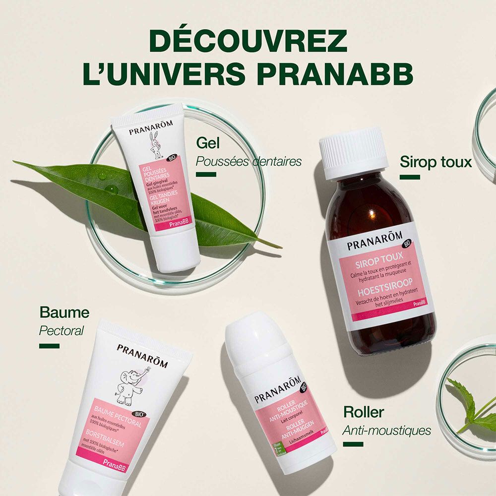 Divers produits Pranarôm PranaBB : gel, dentifrice, sirop toux, roller. Sur une feuille verte.