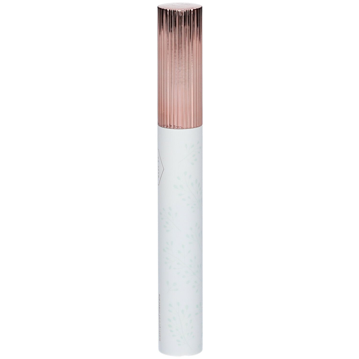Tube de mascara avec capuchon or rose. Étiquette blanche avec motif floral. Nom du produit non visible.