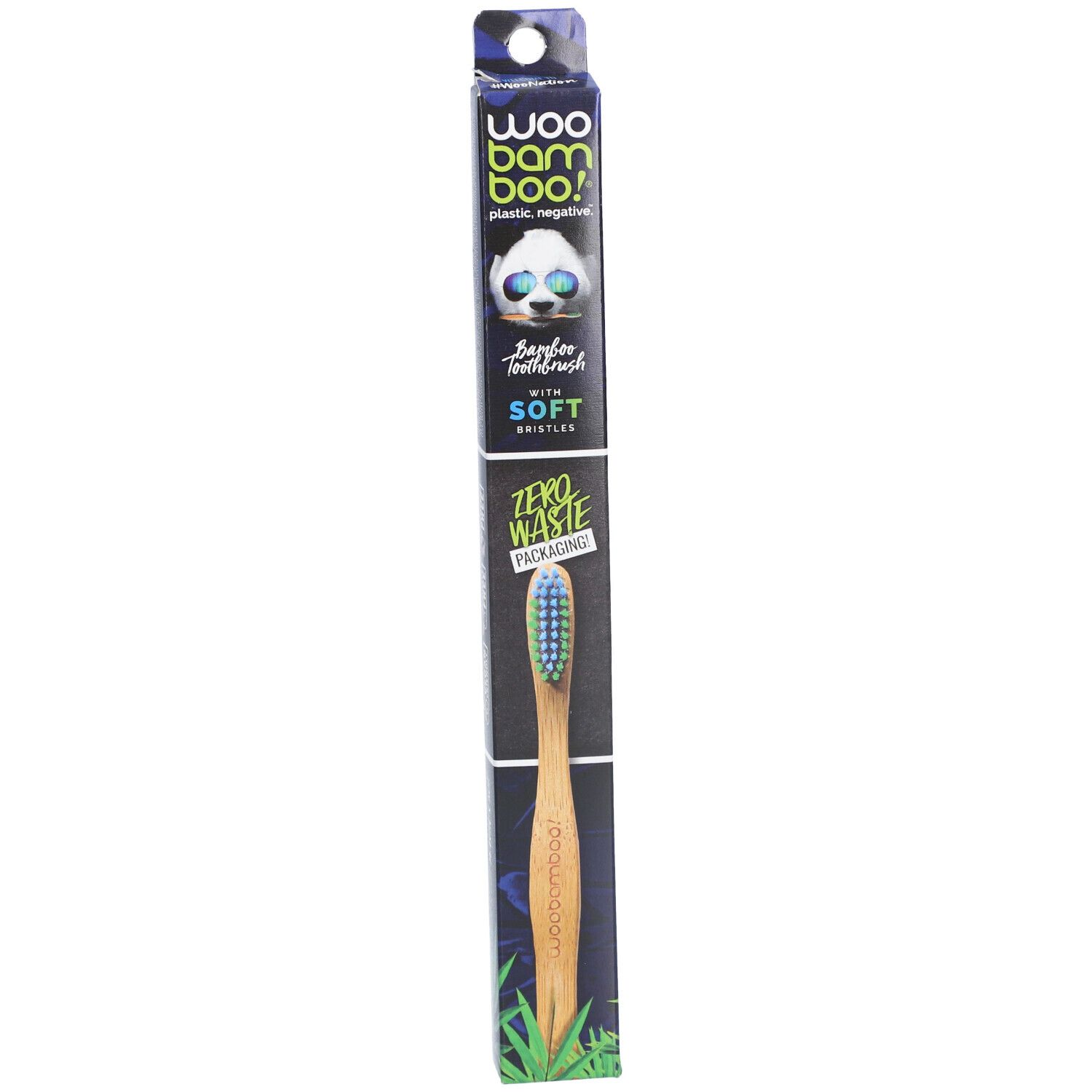 Brosse à dents dans son emballage. Brosse à dents en bambou à poils souples. Emballage avec logo panda et nom du produit.