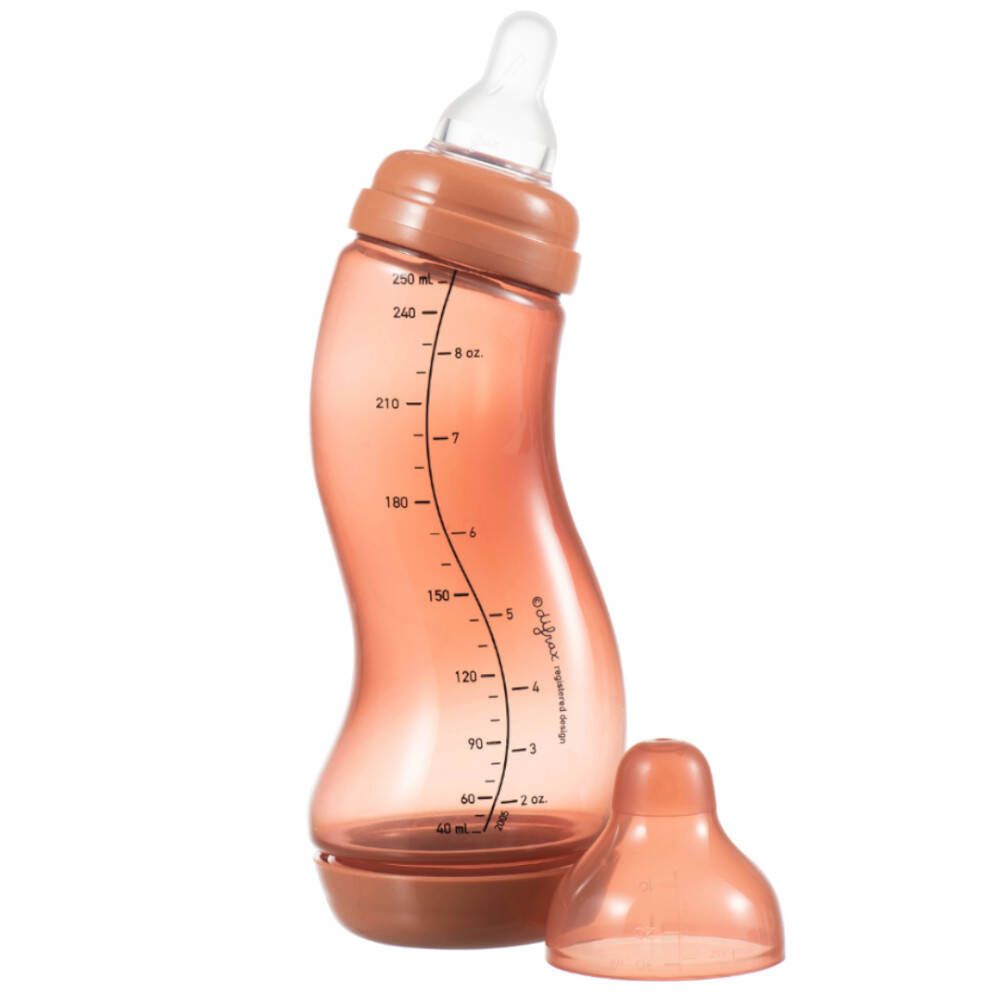 Biberon rose avec graduation. Tétine et capuchon séparés. Forme incurvée, fonction anti-colique.