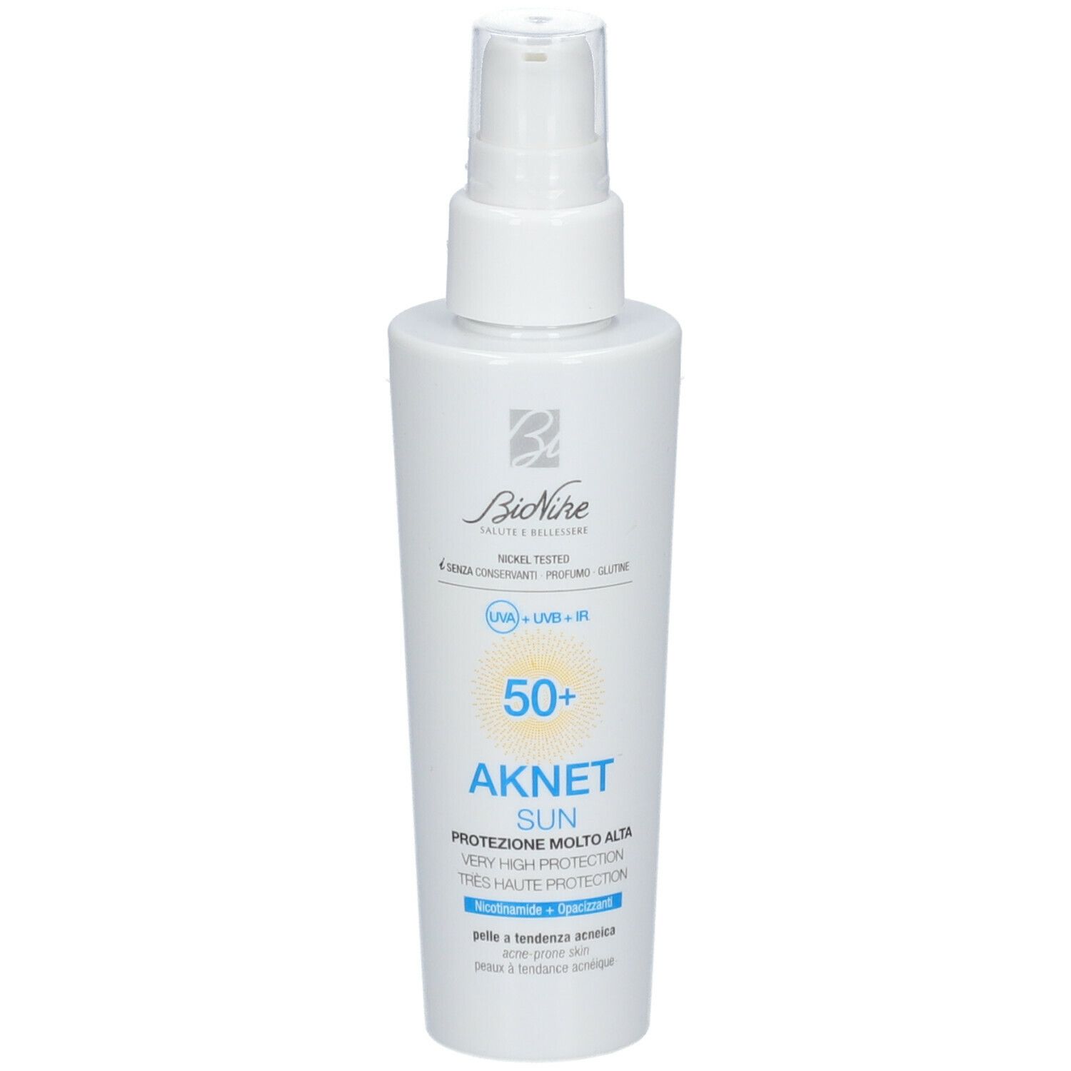 Flacon blanc avec vaporisateur. Inscription : BioNike, AKNET SUN SPF 50+. Pour peaux à tendance acnéique.