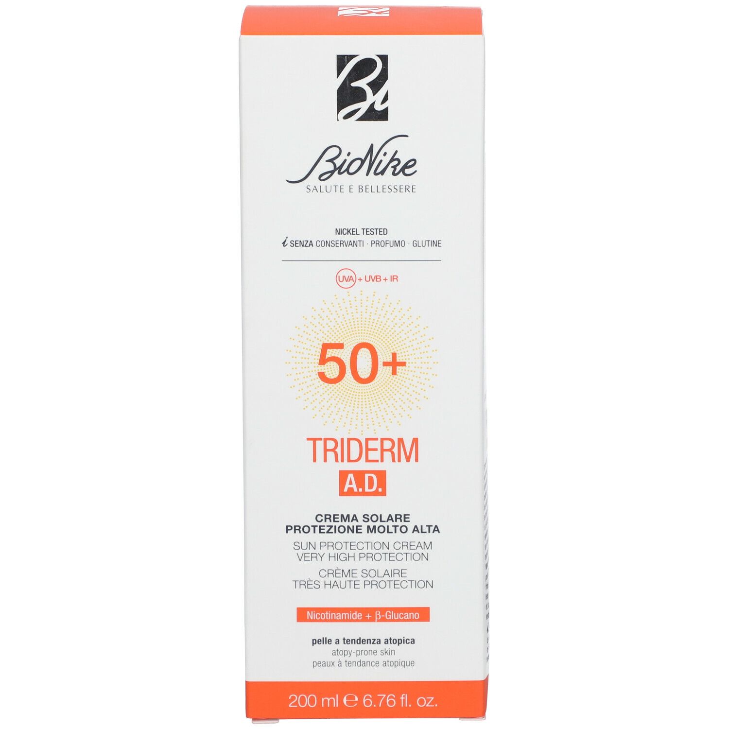 Emballage BioNike Triderm A.D. Crème Solaire SPF50+. Boîte blanche avec accents orange. Texte multilingue.