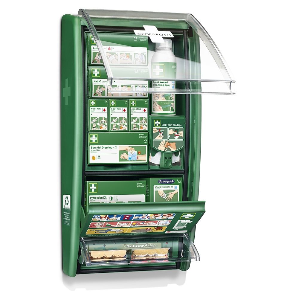 Station de premiers secours verte avec couvercle transparent ouvert, remplie de matériel de premiers secours.