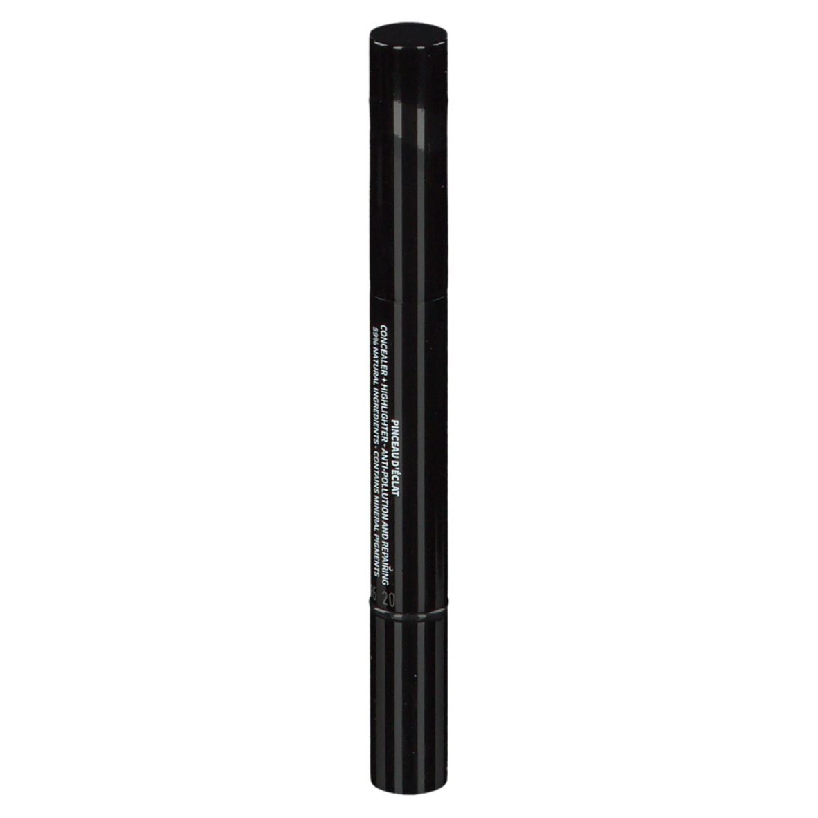 Stylo noir avec capuchon noir. Texte sur le stylo : correcteur, enlumineur et réparation.