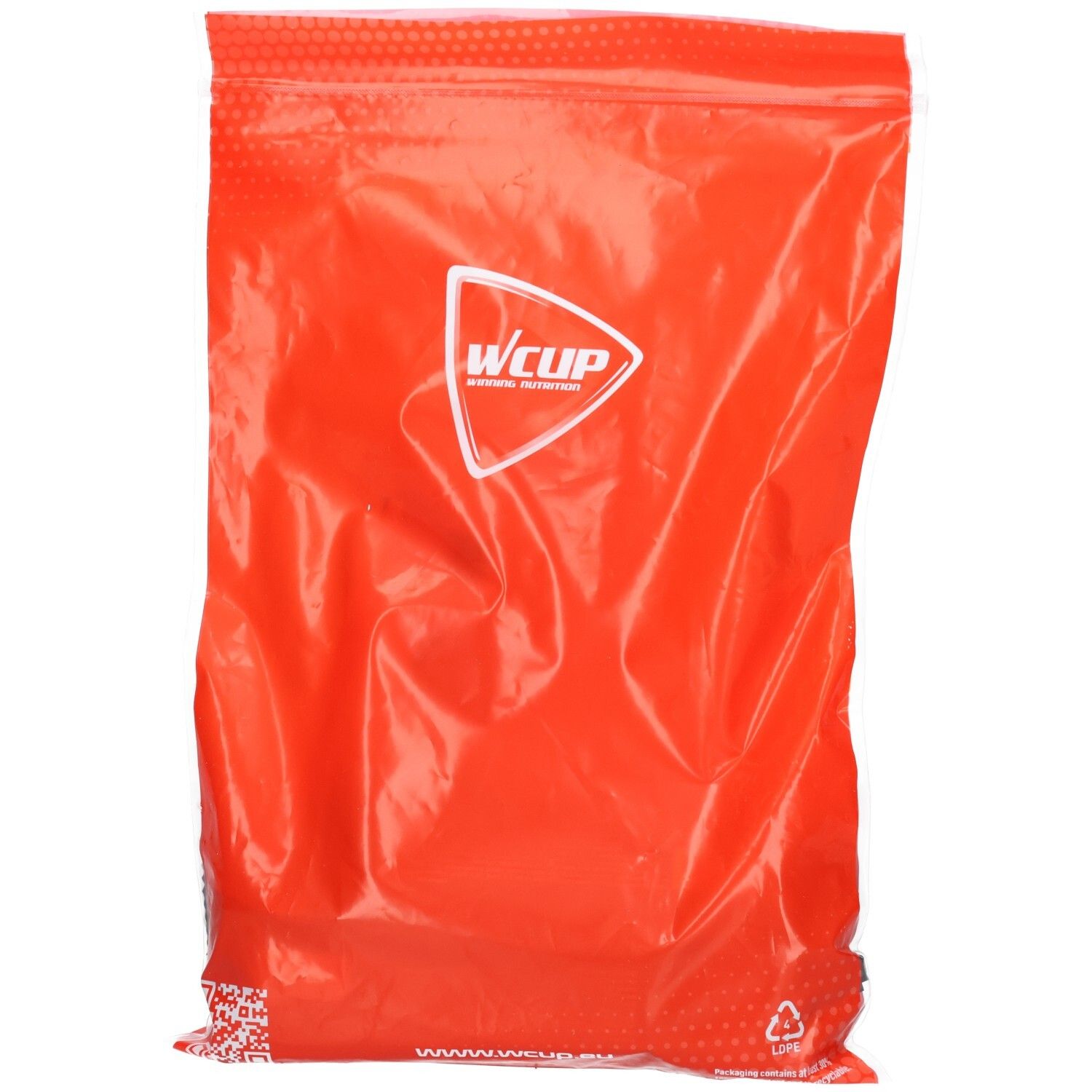 Emballage rouge brillant avec logo Wcup. Inscription: Wcup. Emballage plastique.