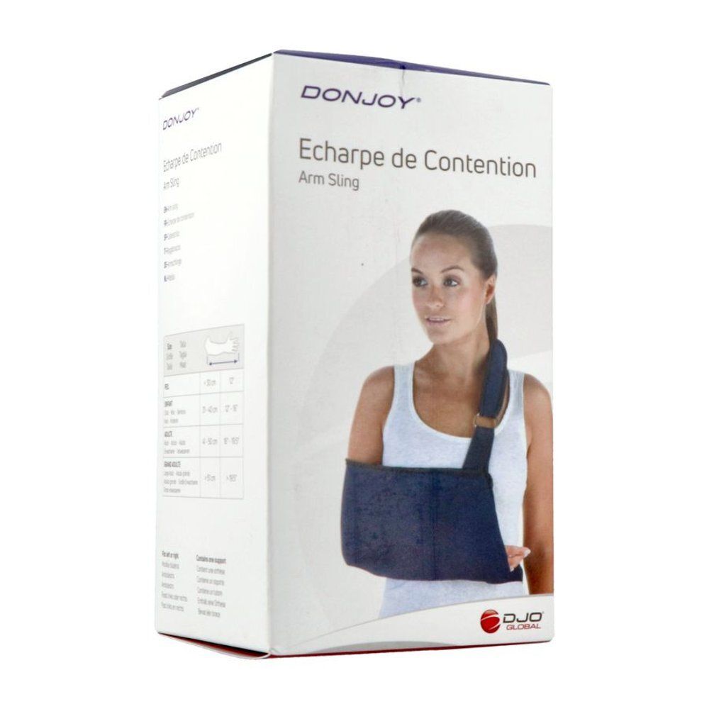 Emballage de l'écharpe de contention DonJoy avec femme