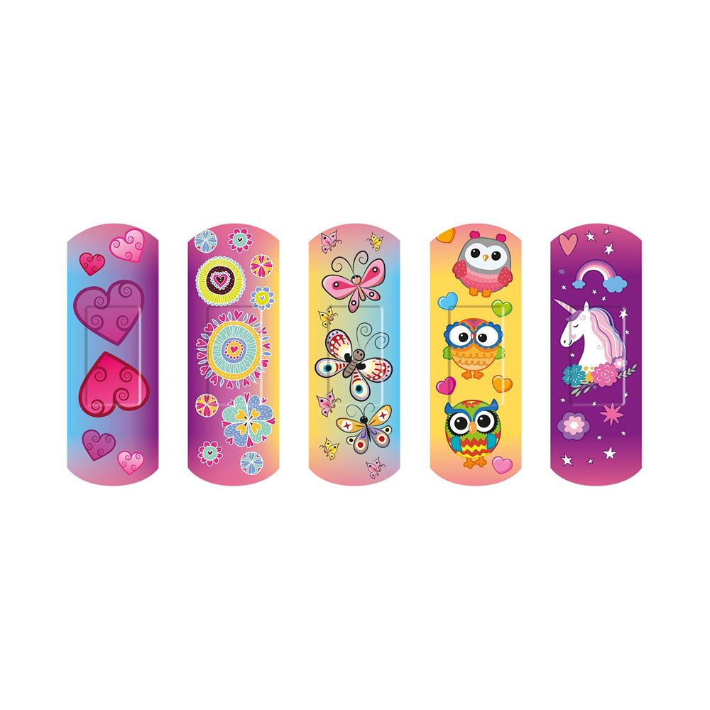 Cinq pansements avec différents motifs. Coeurs, fleurs, papillons, hiboux et licornes.