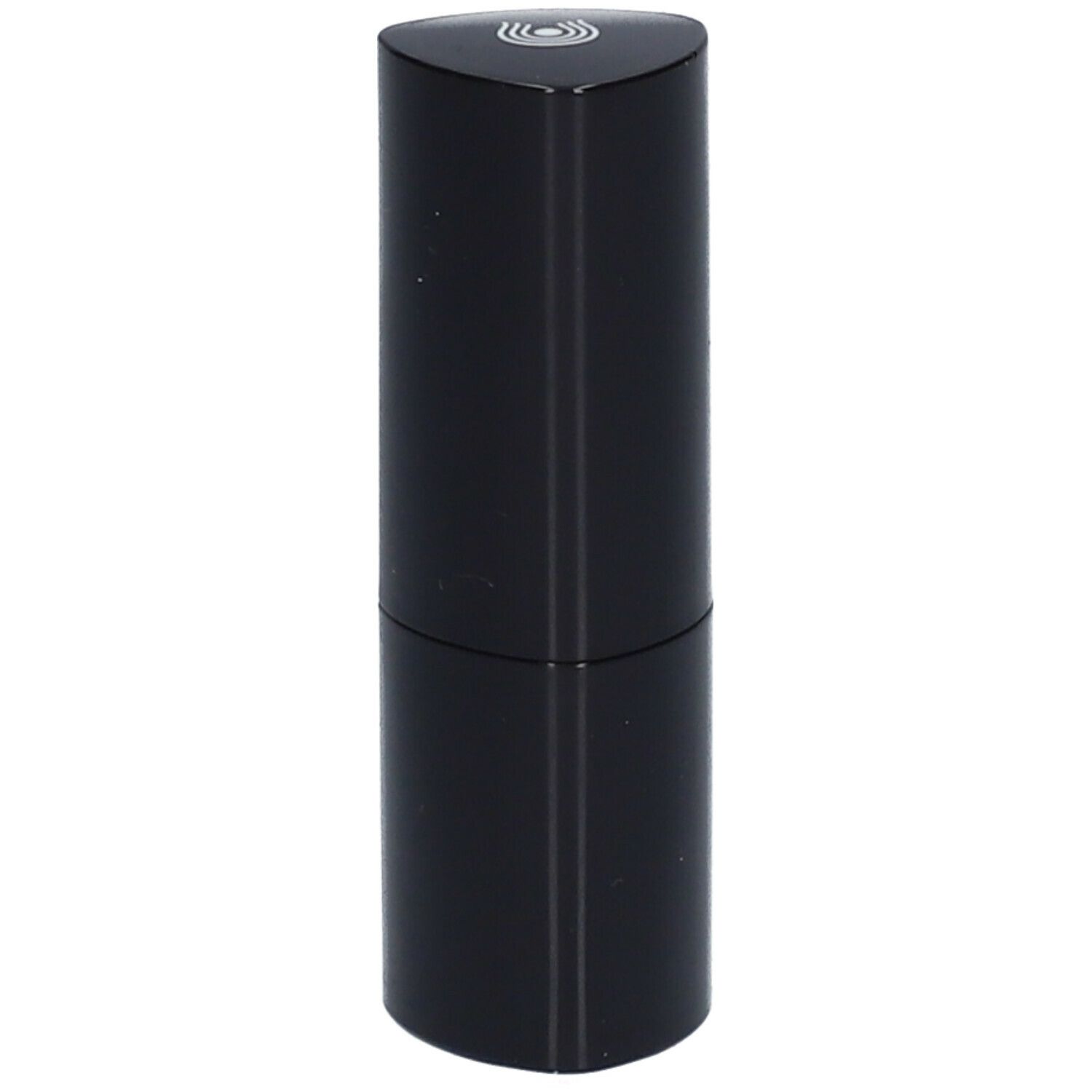 Rouge à lèvres noir dans un étui cylindrique avec un dessus triangulaire. Logo en haut.