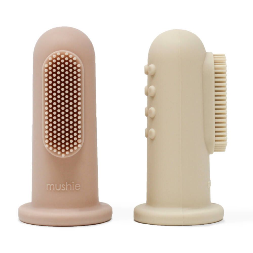 Deux brosses à dents doigt. Une rose, une beige. Avec des poils. Marque: mushie.