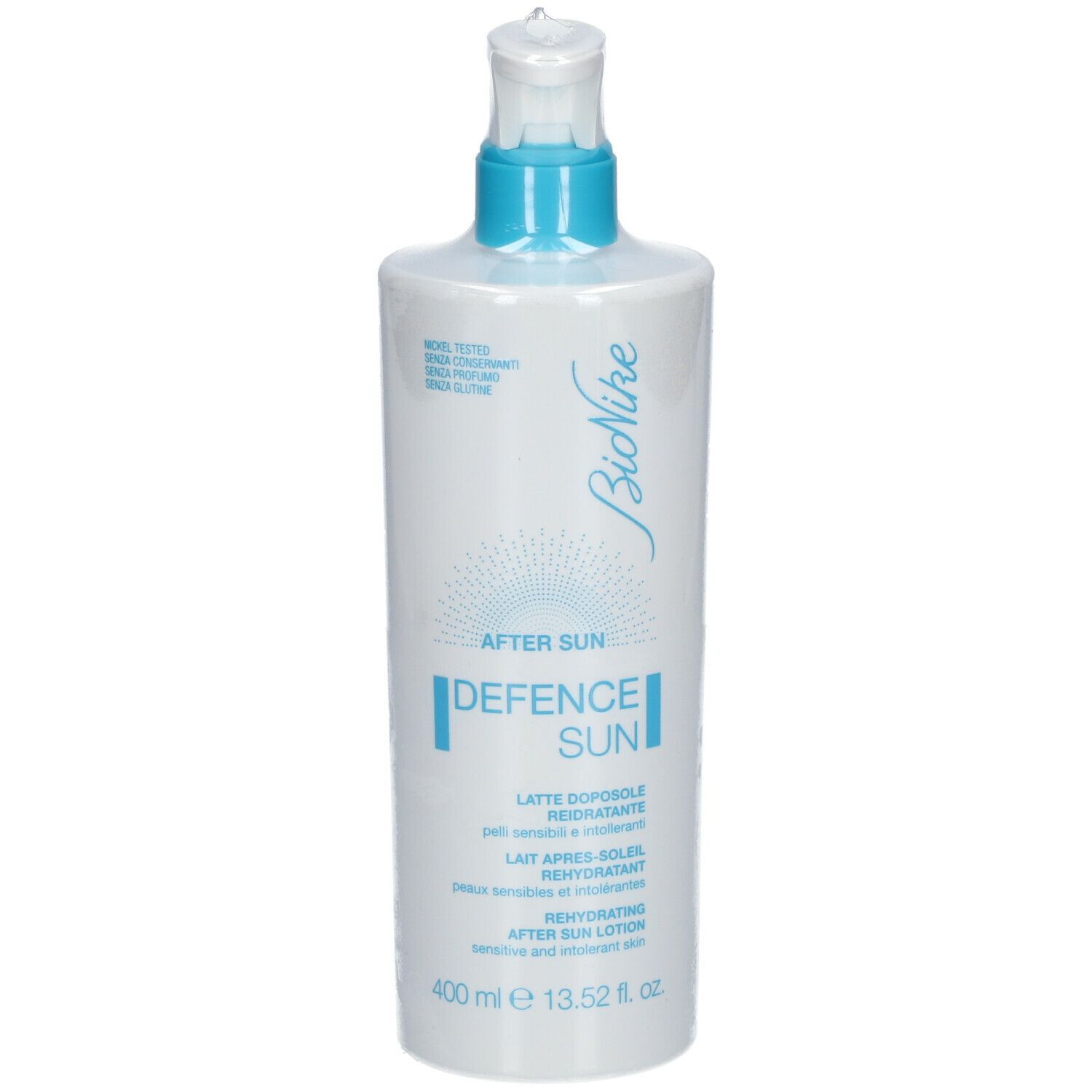 Flacon blanc avec pompe bleue. Inscription : AFTER SUN, DEFENCE SUN, Lotion après-soleil réhydratante. Marque : BioNike.