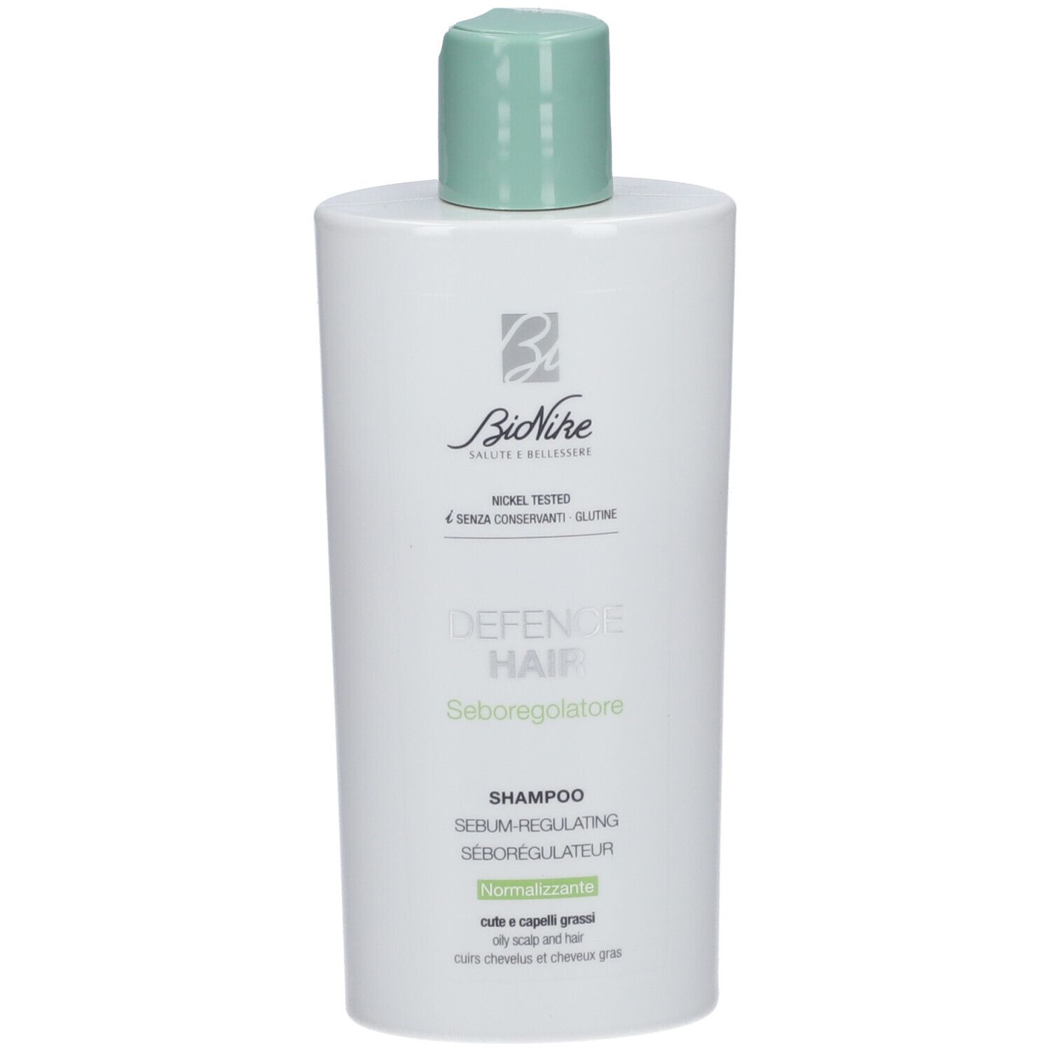 Flacon de shampooing blanc avec bouchon vert. Inscription: BioNike, Defence Hair, Sebum Regulating Shampoo. Nickel Tested.