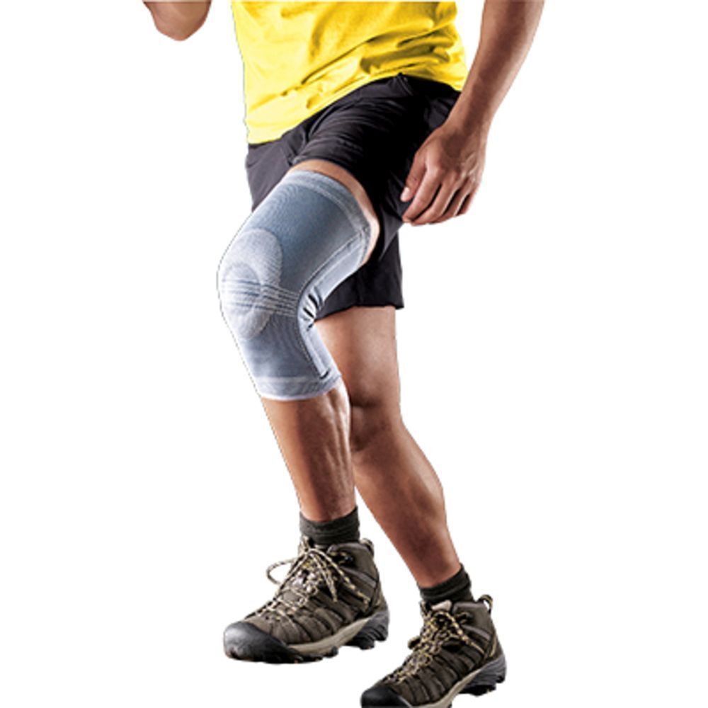 Genouillère 3M™ Futuro™. Medium. Bandage grise sur une jambe. Emballage avec image et texte du produit.