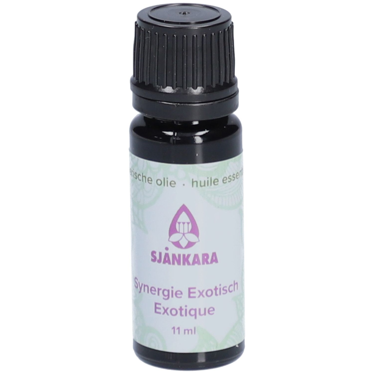 Flacon en verre brun foncé avec bouchon à vis noir. Étiquette "Sjankara Synergie Exotisch Exotique 11 ml".