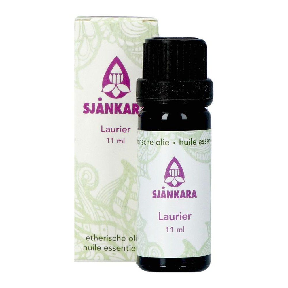 Flacon et boîte. Flacon avec bouchon noir, étiquette. Boîte avec logo, texte Sjanakara, Laurier et 11 ml.