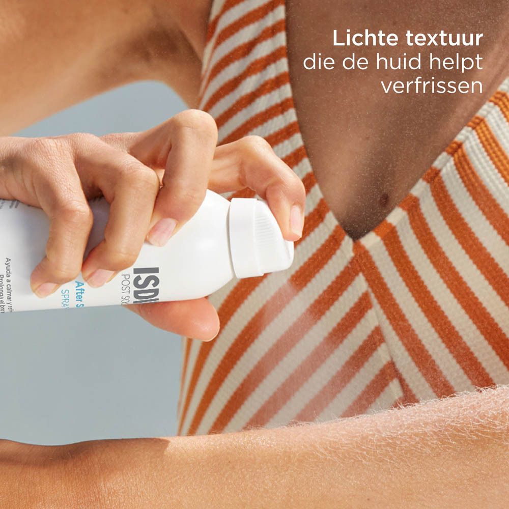 ISDIN After Sun Spray vaporisé sur la peau. Flacon blanc et bleu. Texte en néerlandais.