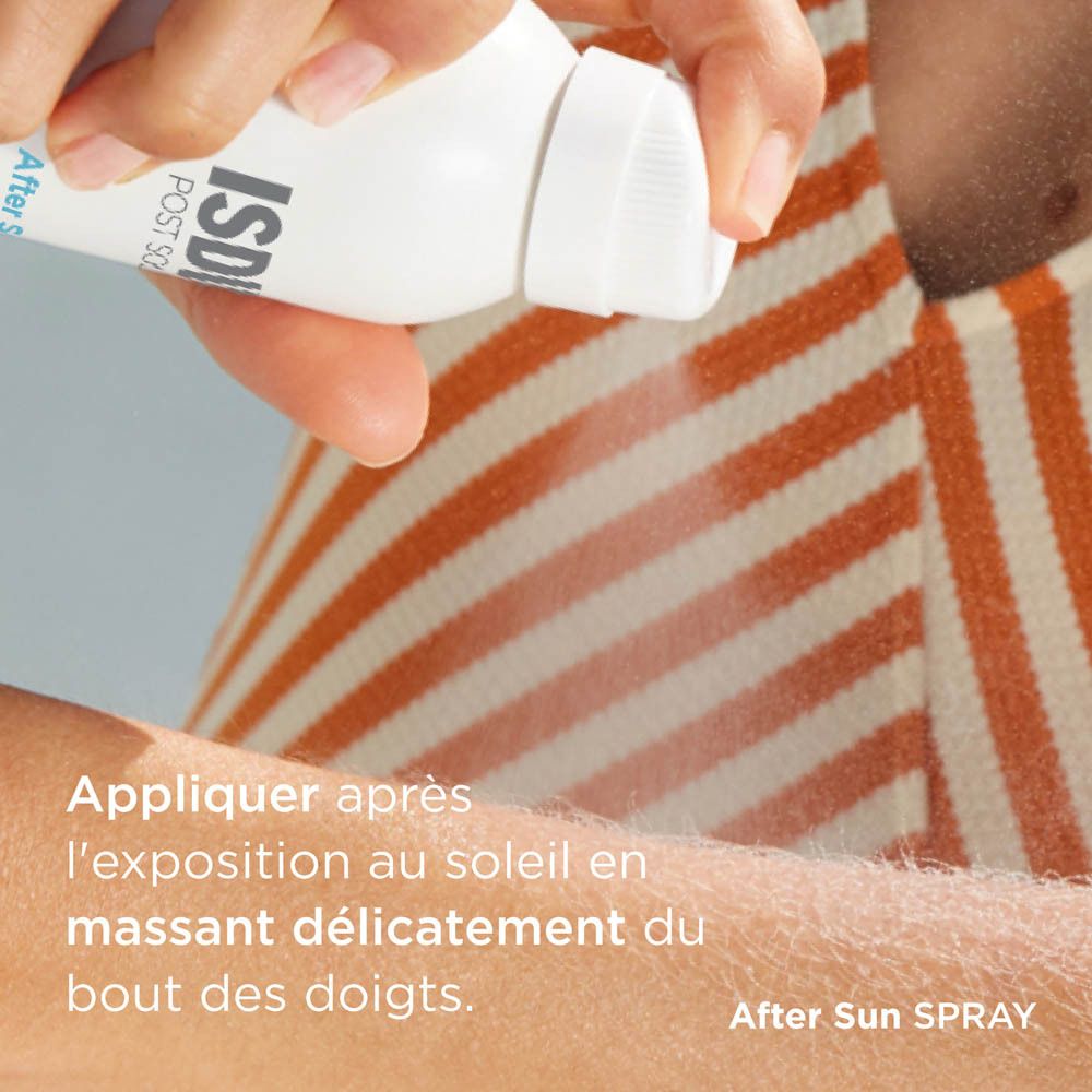 Flacon spray blanc et bleu. Inscription: ISDIN POST SOLAR After Sun SPRAY. Sur fond blanc.
