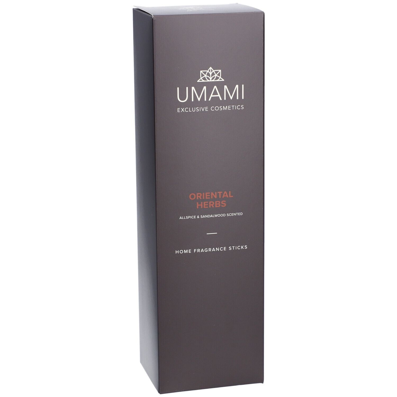 Boîte marron haute. Inscription: ORIENTAL HERBS. Texte: Allspice & Sandalwood Scented. Home Fragrance Sticks. Logo UMAMI.