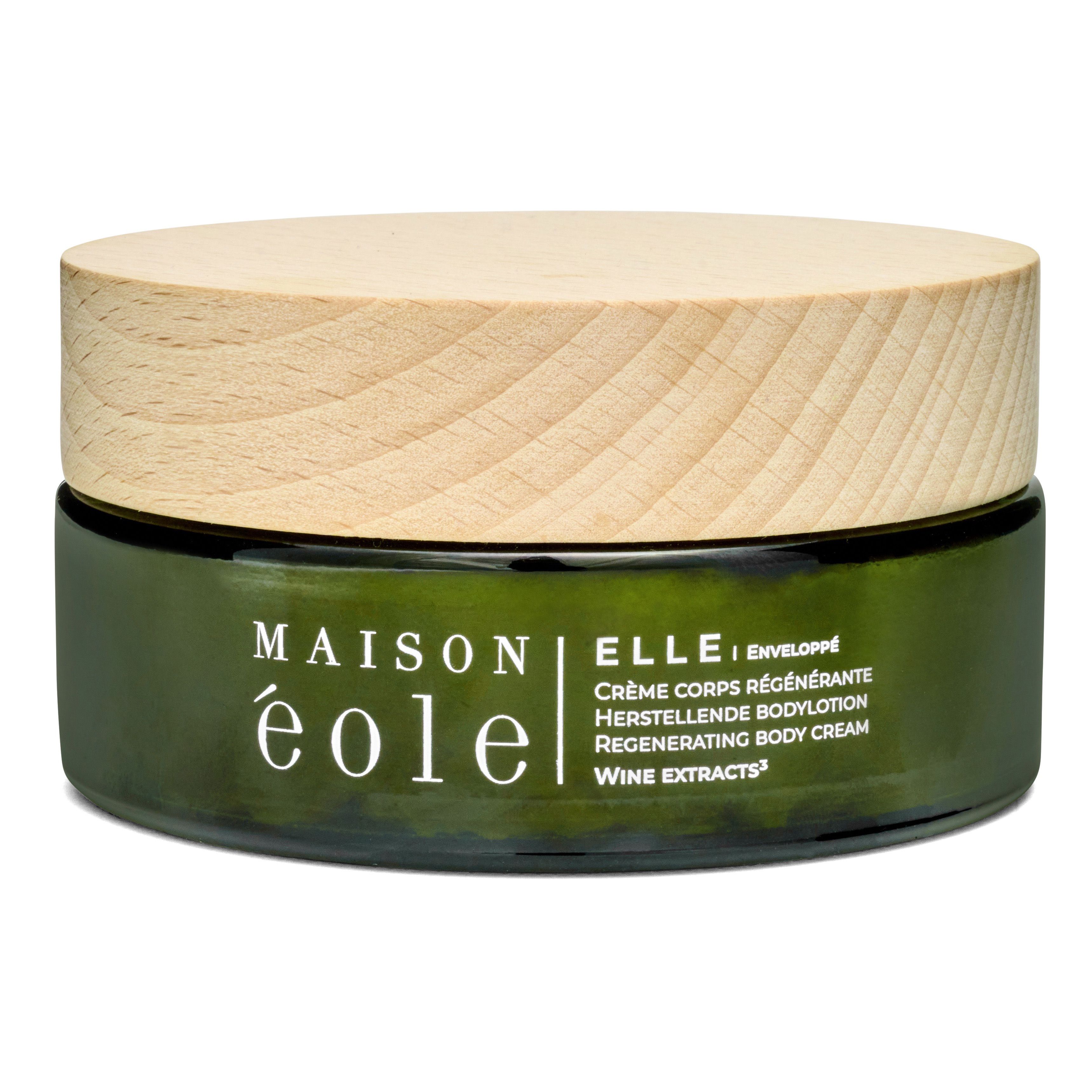 Pot en verre vert avec couvercle en bois. Inscription: Maison éole, Crème Corps Régénérante, Herstellende Bodylotion, Regenerating Body Cream.