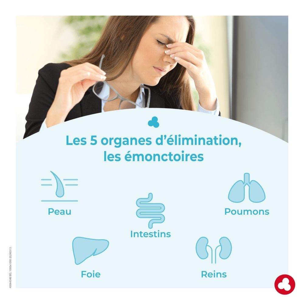 Ortis D-Toxis Pure'Aqua Detox Express: Femme dans l'eau, bras écartés.