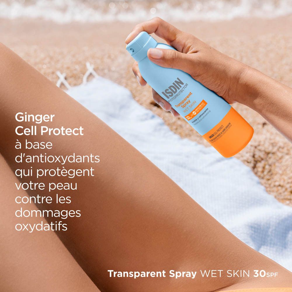 ISDIN Fotoprotector Spray. Flacon tenu à la main. Texte.