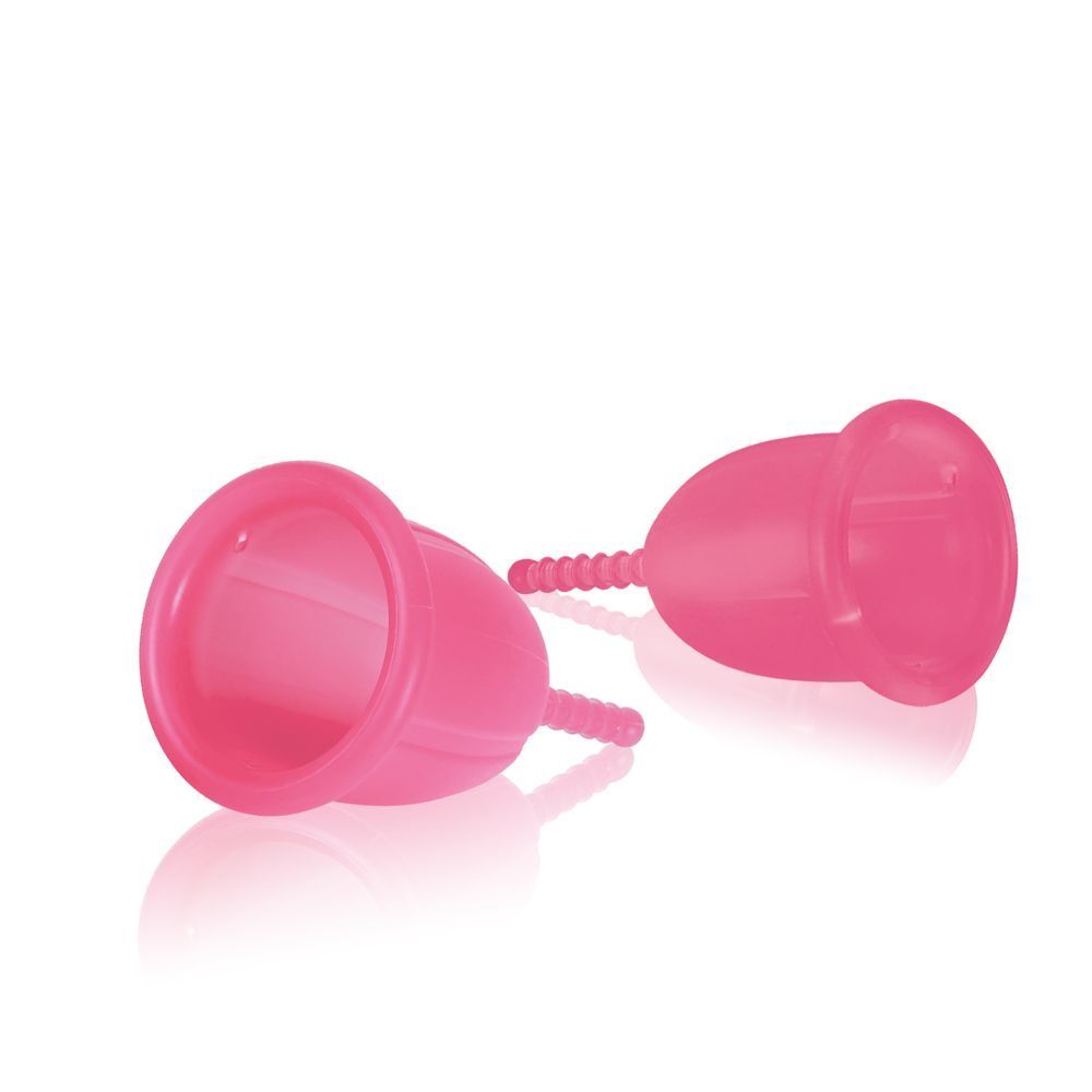 Deux coupes menstruelles Saforelle roses. Le produit montre la forme et le matériau.