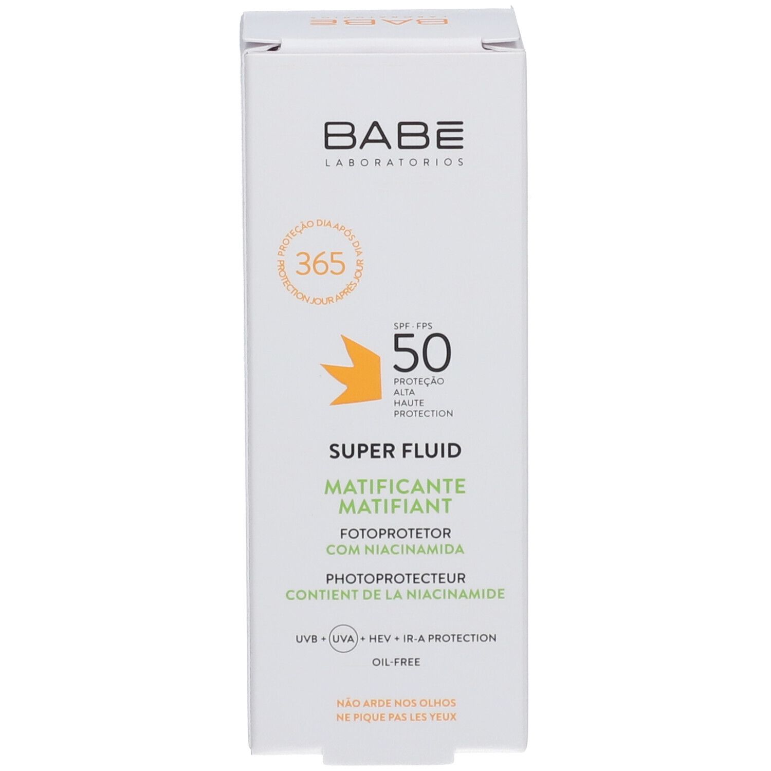 Boîte blanche BABE Super Fluid, SPF 50, Mattifiant Niacinamide. Texte multilingue. Informations et logo.