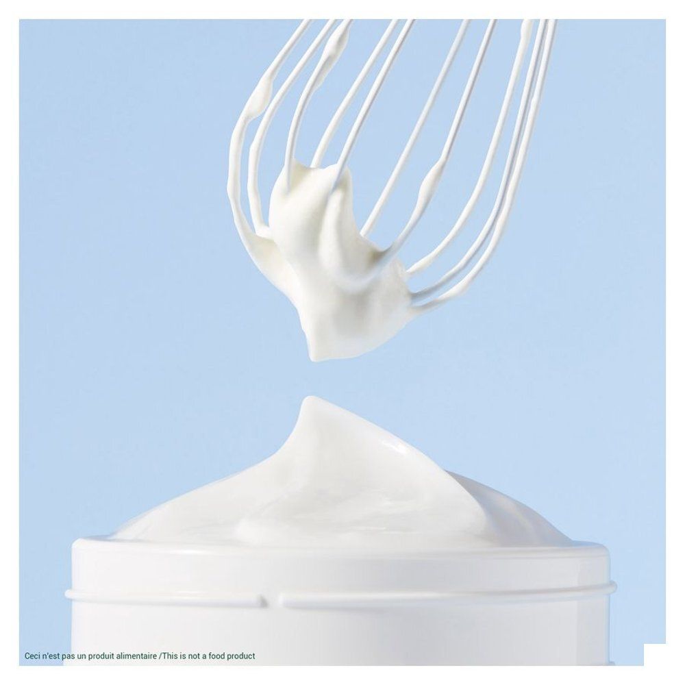 Arrière d'un pot de crème hydratante Nuxe Crème fraîche de beauté avec instructions.