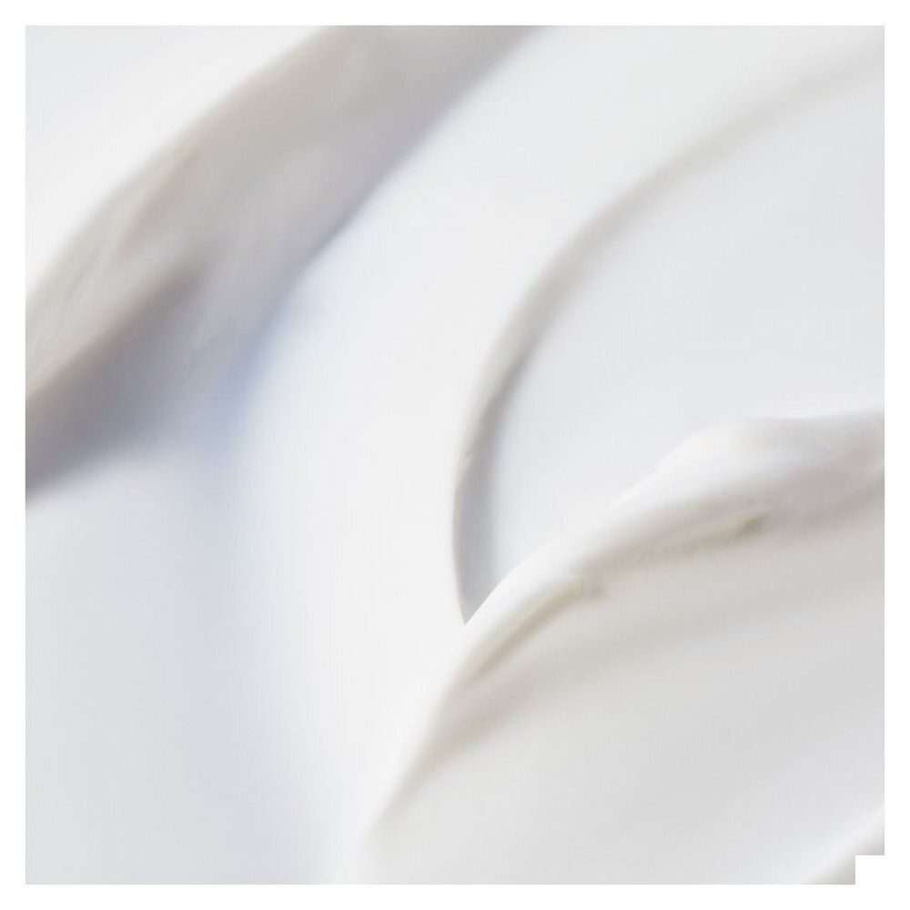 Gros plan sur la texture de Nuxe Crème fraîche de beauté.