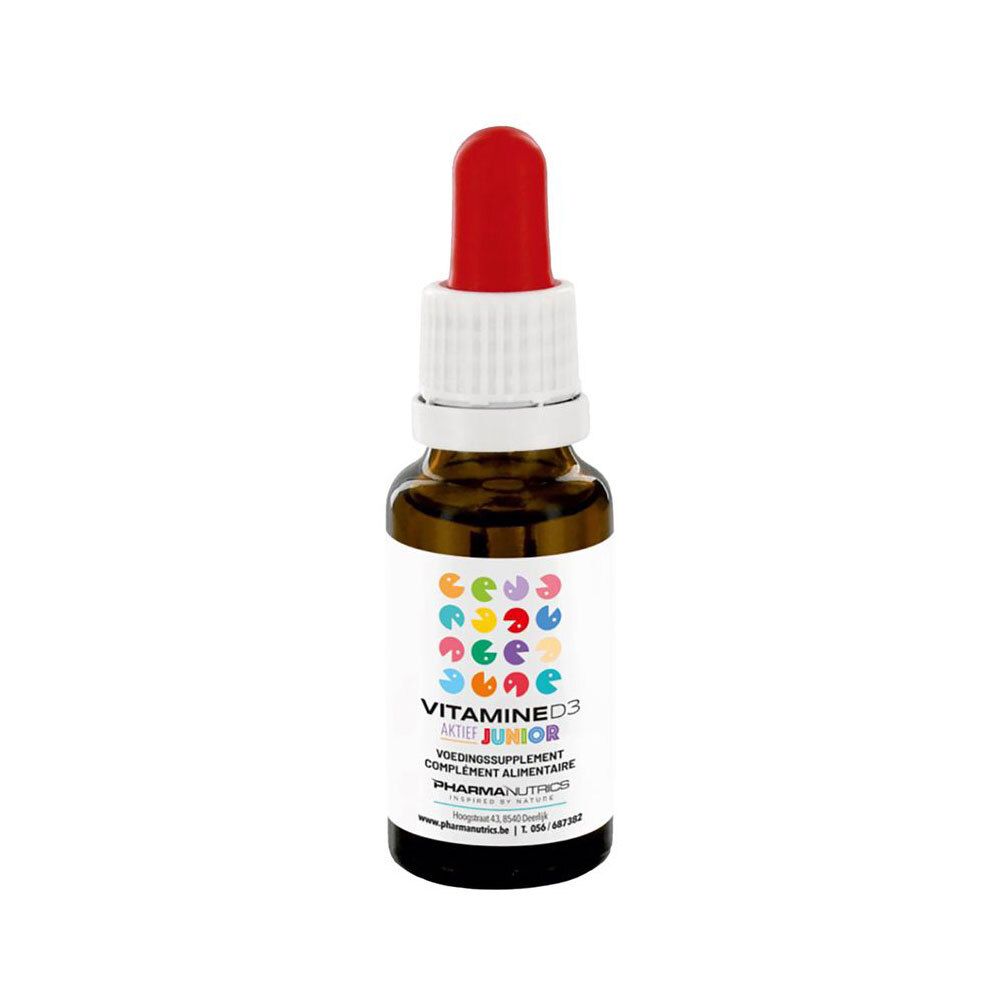 Flacon en verre brun avec pipette rouge. Étiquette avec informations sur le produit. PharmaNutrics Vitamine D3 Active Junior.