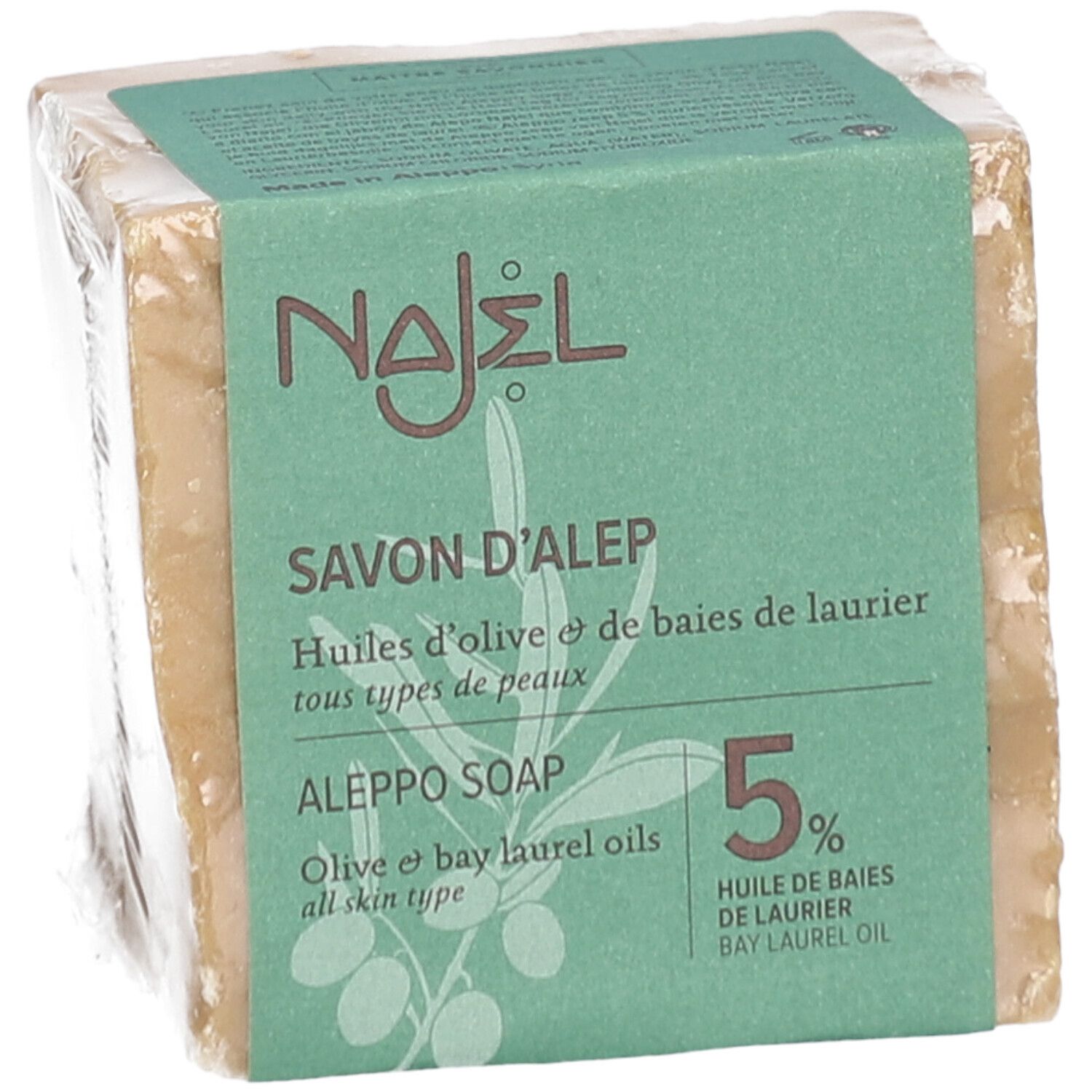 Savon d'Alep emballé. L'emballage porte les mentions "NAJEL Savon d'Alep 5%" et "Aleppo Soap".