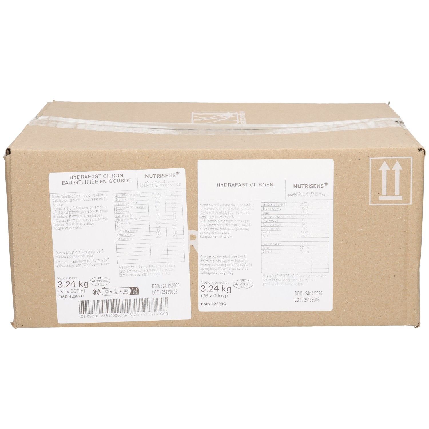 Carton avec étiquettes. Inscription: Nutrisens Hydrafast Citron Eau Gélifiée en Gourde. Poids: 3,24 kg. Code-barres et pictogrammes.