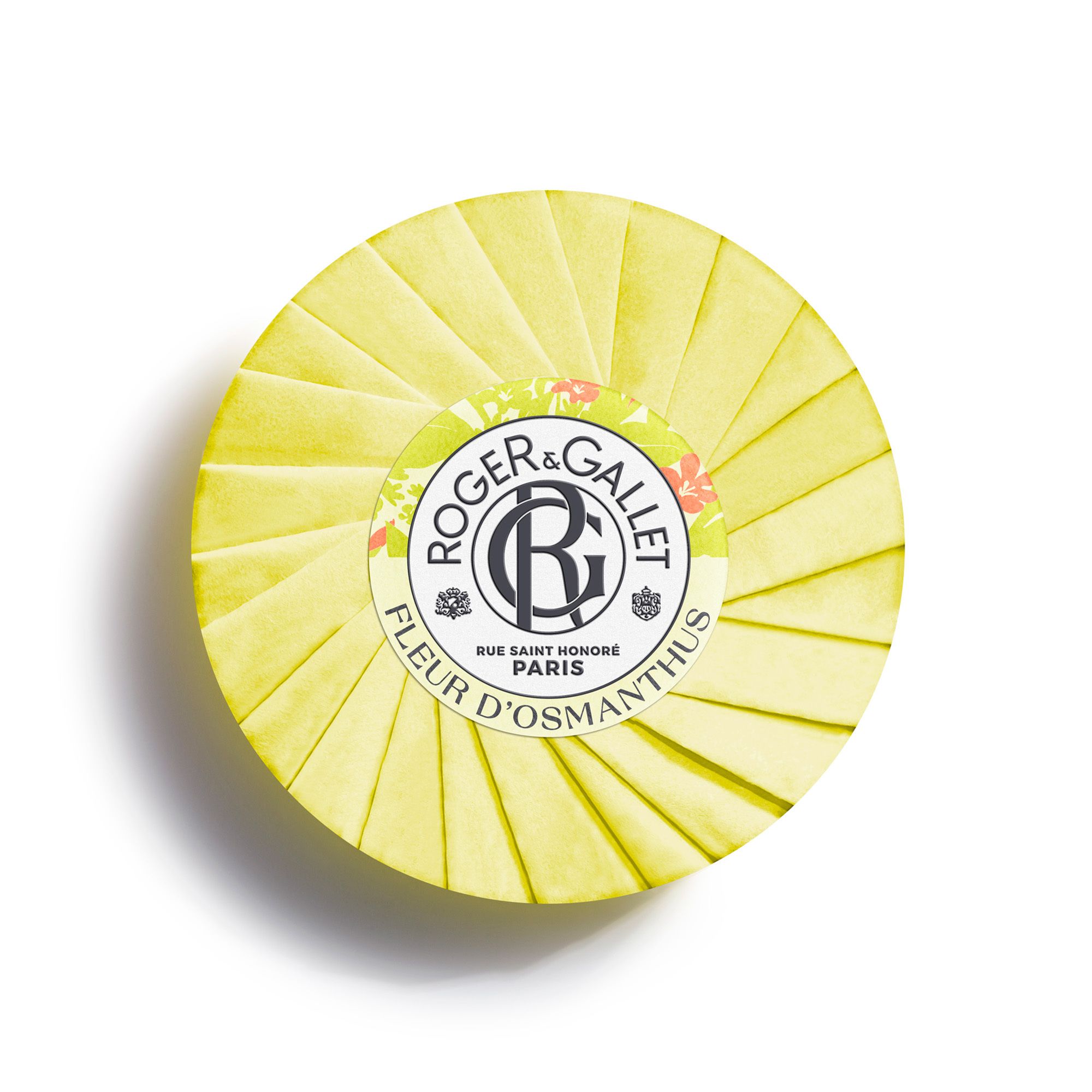 Savon jaune dans boîte blanche. Forme ronde, emballé. Inscription: Roger & Gallet, Fleur d'Osmanthus.