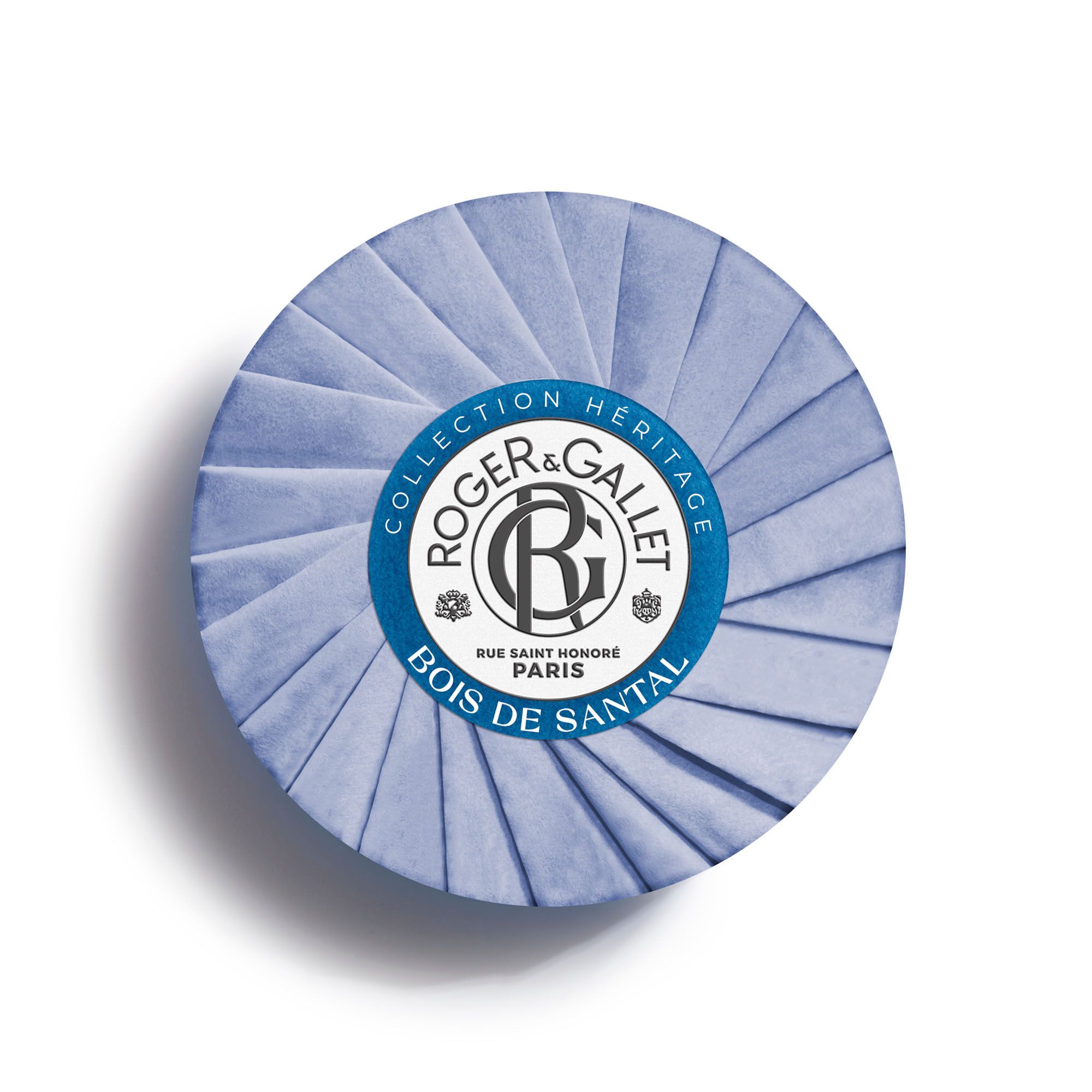 Savon rond dans papier bleu. Texte: Roger & Gallet, Bois de Santal. Collection Heritage.