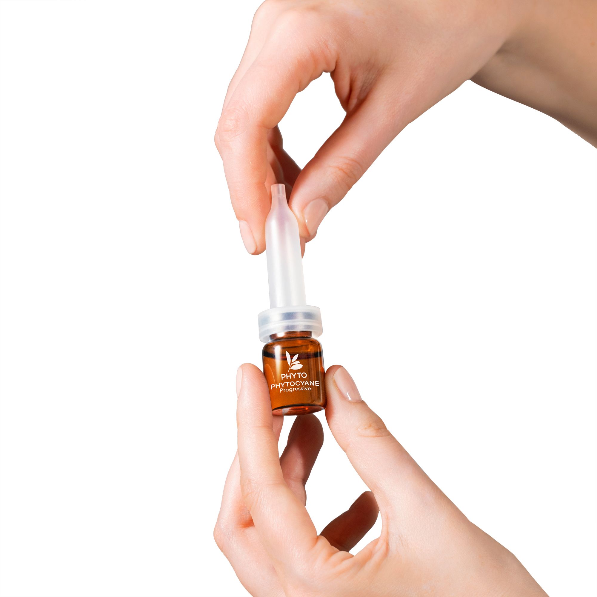 Liquide jaune dans un bol rond transparent. Motif circulaire.