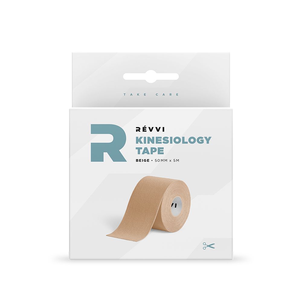 Emballage avec rouleau de tape de kinésiologie beige. Inscription RÉVVI, Kinesiology Tape, 5cm x 5m.