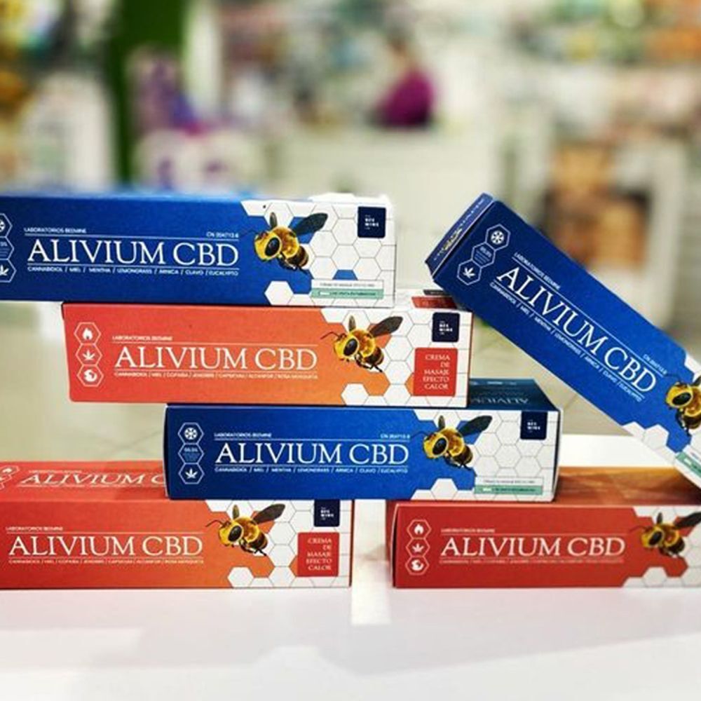 Emballage du produit. Inscription : Alivium CBD. Logo d'abeille. Marque : The Beemine Lab.