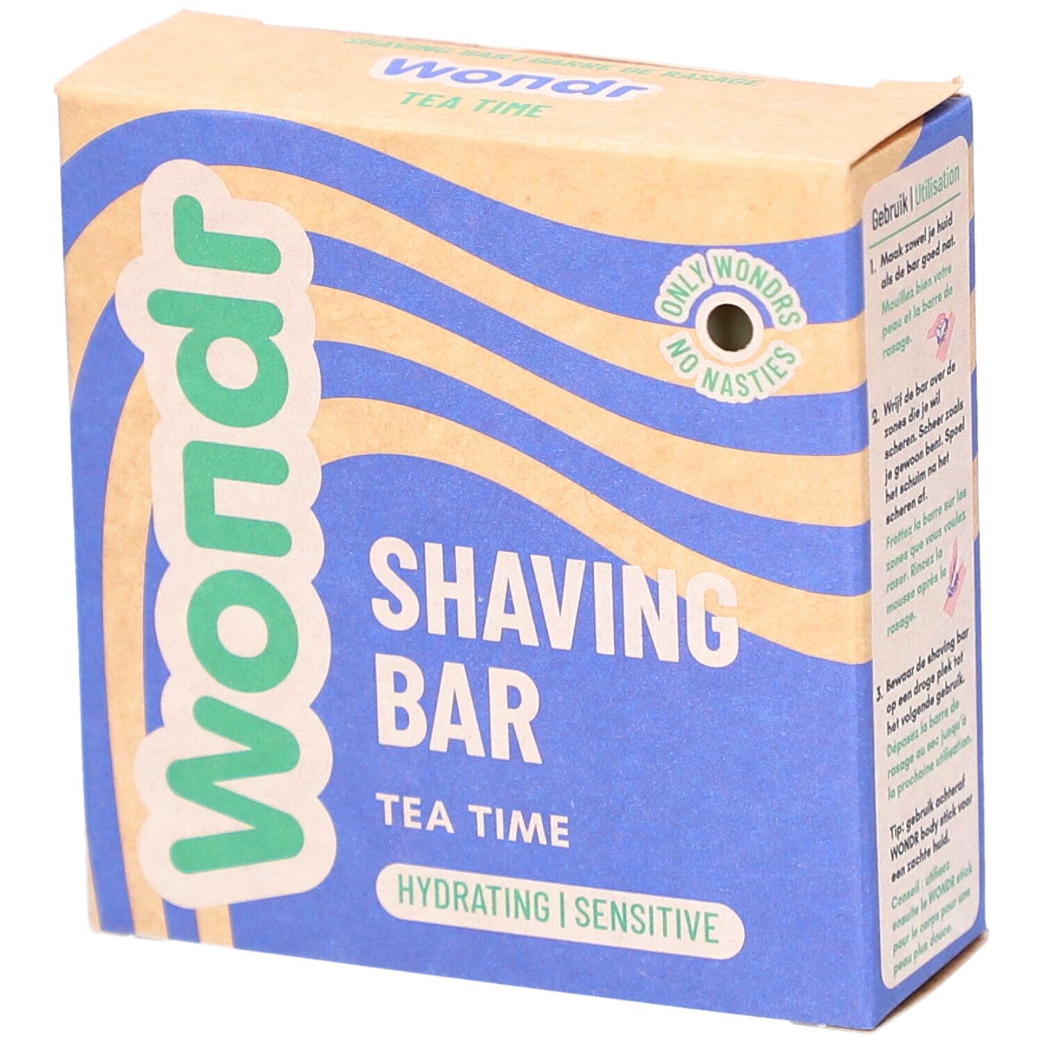 Boîte en carton avec vagues bleues et texte. Contient "Shaving Bar Tea Time". Marque : Wondr. Inscription : Hydrating | Sensitive.