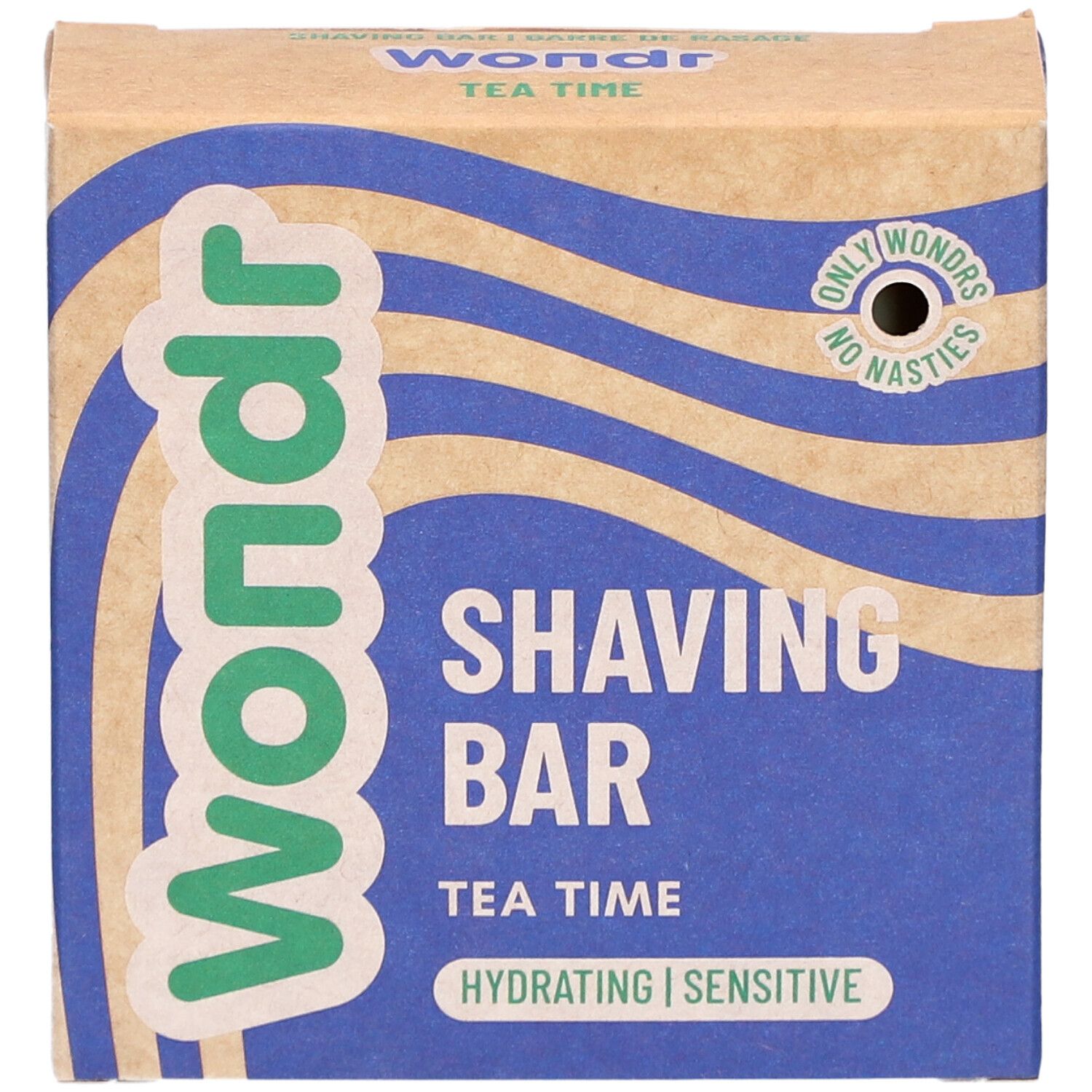 Boîte en carton avec vagues bleues et texte. Contient "Shaving Bar Tea Time". Marque : Wondr. Inscription : Hydrating | Sensitive.