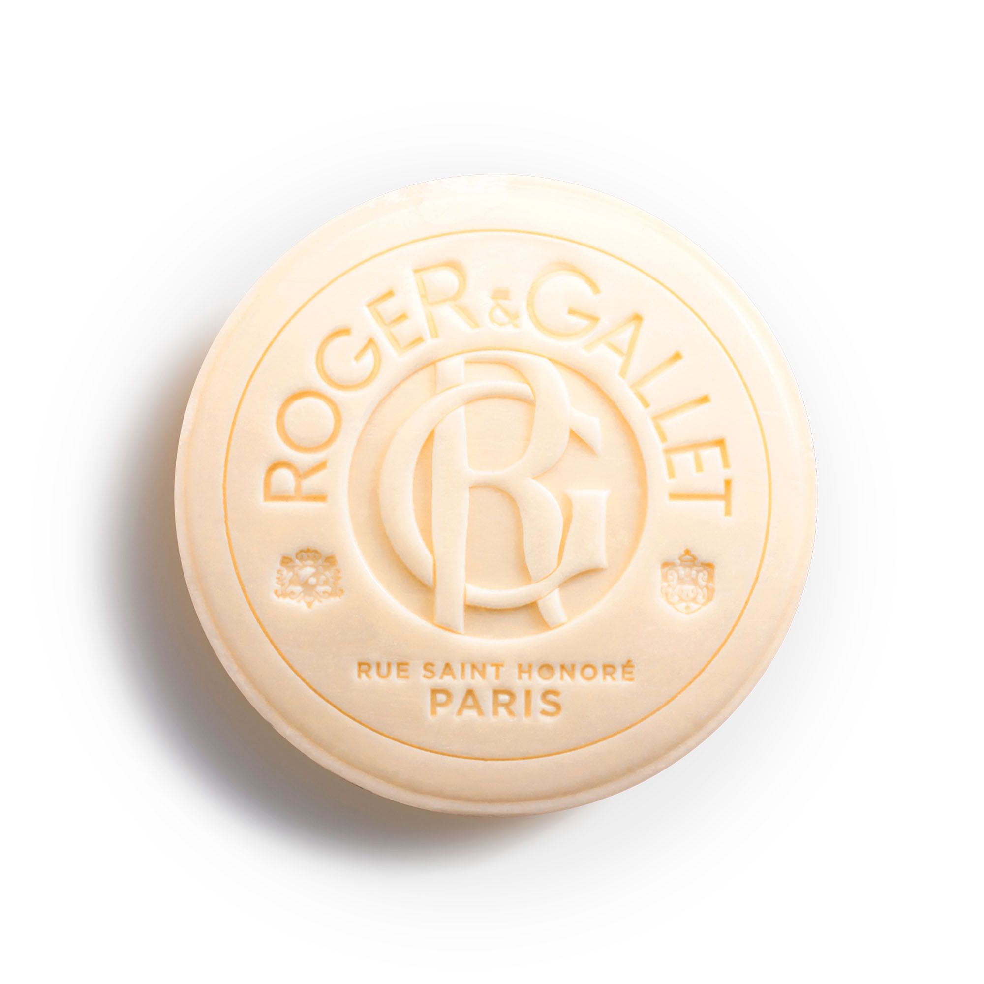Savon rond avec logo Roger & Gallet. Inscription: Gingembre Rouge. Dans du papier rouge.