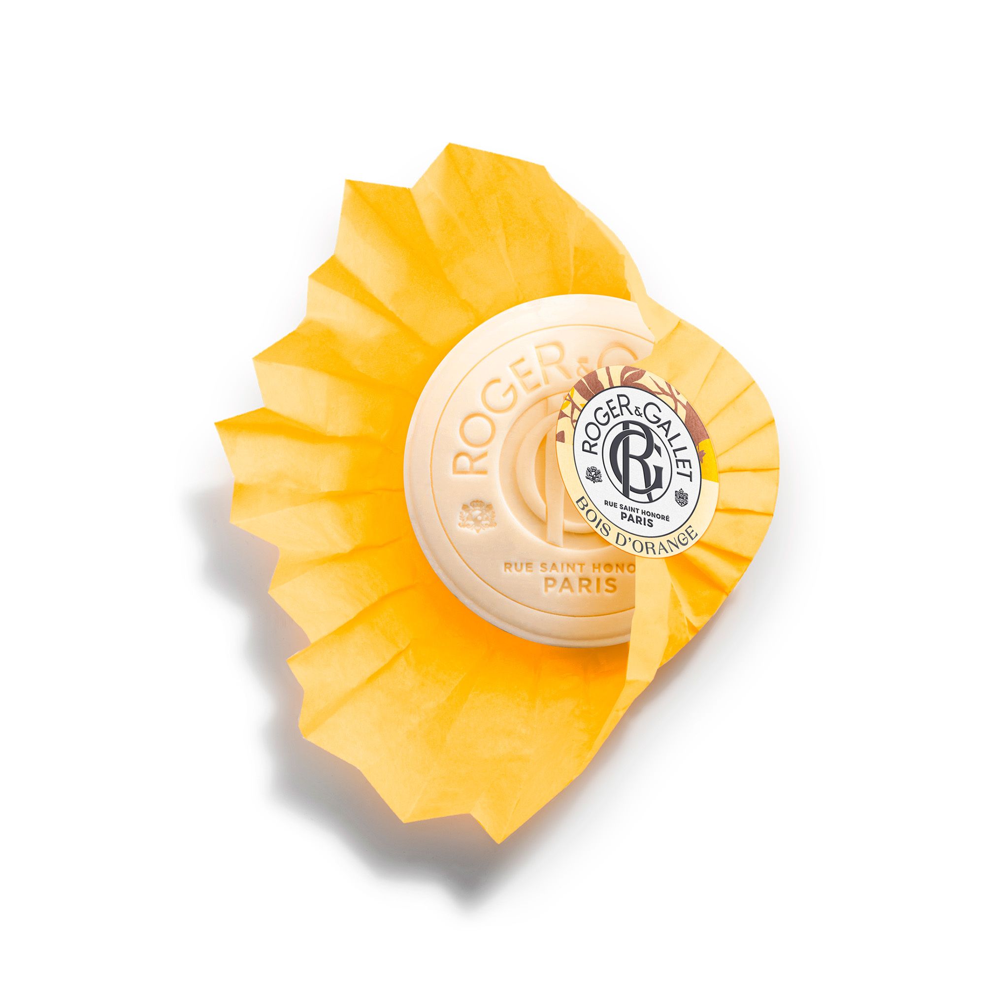 Savon dans papier jaune. Logo Roger & Gallet, Bois d'Orange. Papier partiellement ouvert.