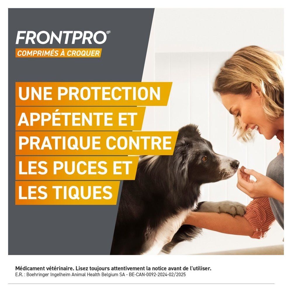 Une femme donne une friandise à croquer FRONTPRO à un chien. Texte : "Appétants pour lui, pratiques pour vous."