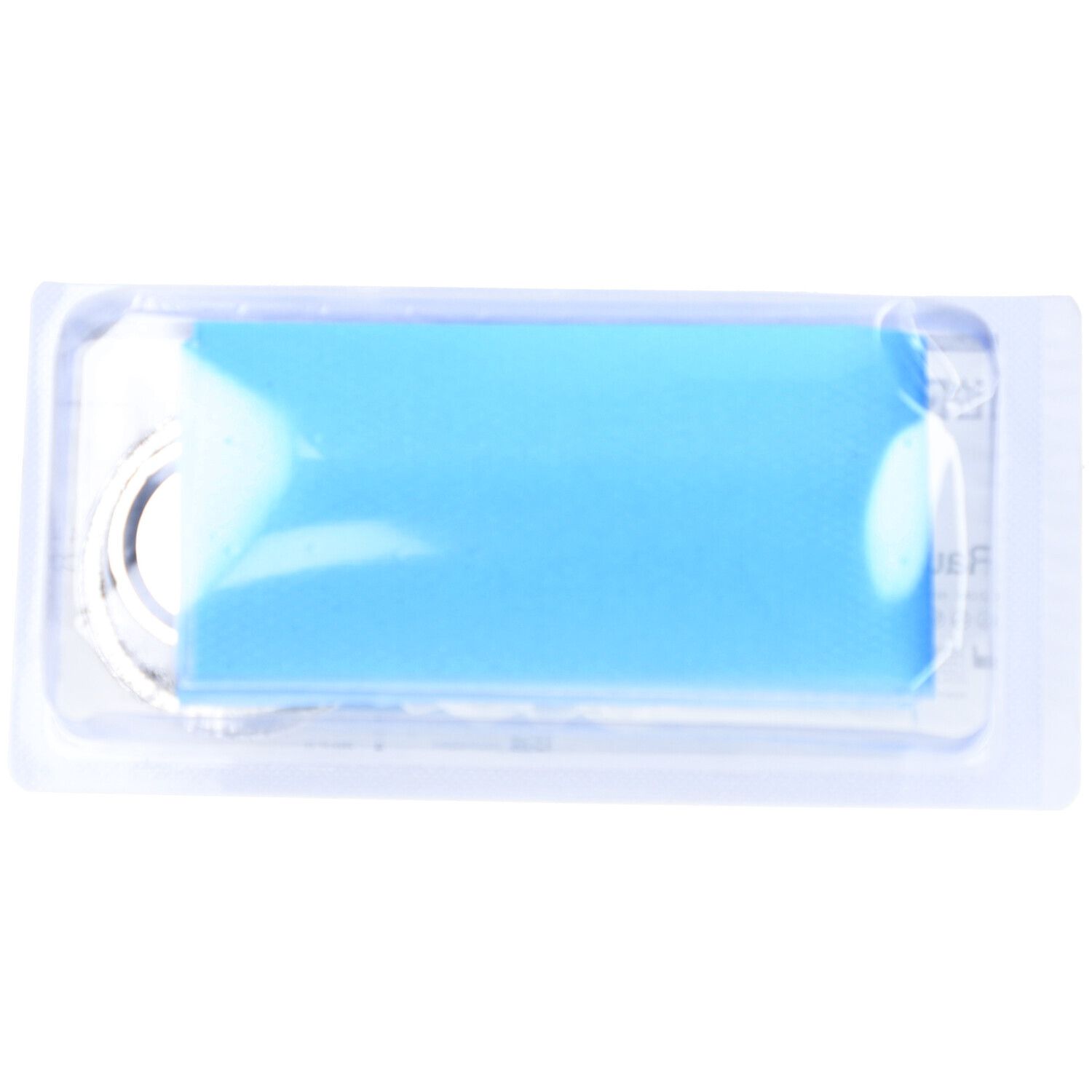 Produit bleu dans un emballage transparent. Forme rectangulaire. Emballage stérile visible.