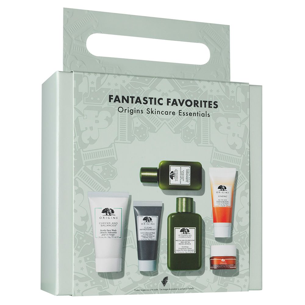 Coffret cadeau avec produits de soin. Inscription "FANTASTIC FAVORITES Origins Skincare Essentials".