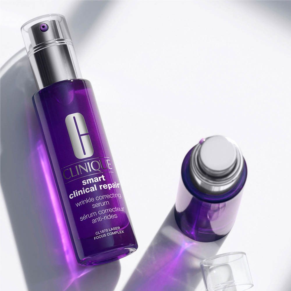 Flacon Clinique Smart Clinical Repair Sérum, vue de trois quarts avant.