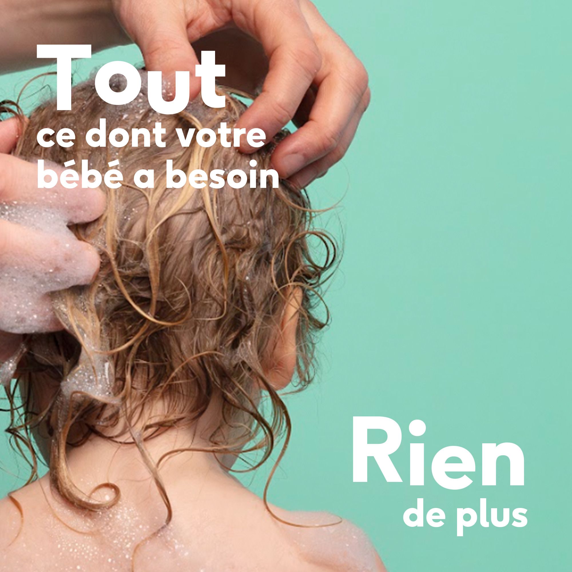 Gros plan d'une main dans la mousse. Texte: Clean, sans picotements.