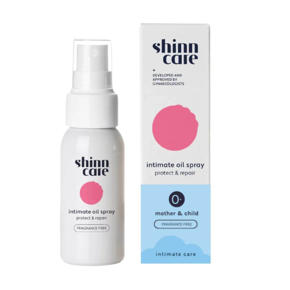 Produit et emballage. Flacon et boîte blancs avec cercle rose. Inscription : Shinn Care, Intimate Oil Spray Protect & Repair.