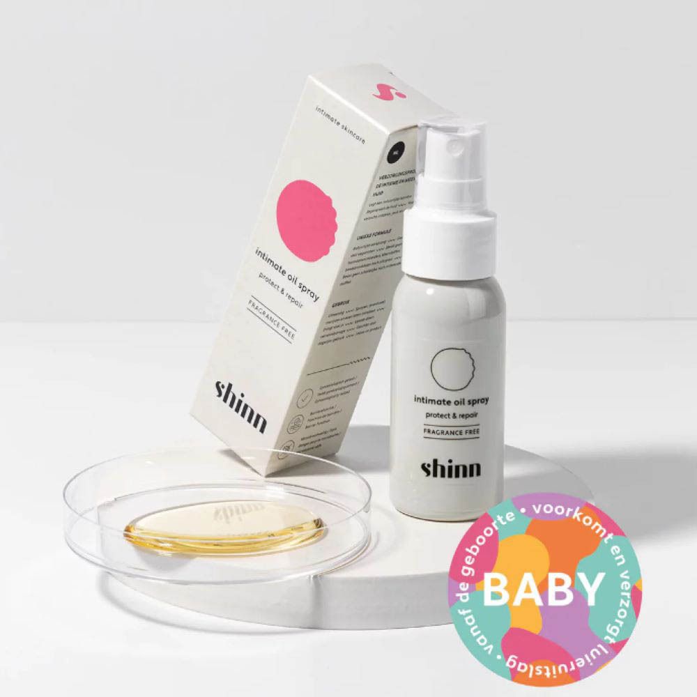 Produit et emballage. Flacon et boîte blancs avec cercle rose. Inscription : Shinn Care, Intimate Oil Spray Protect & Repair.