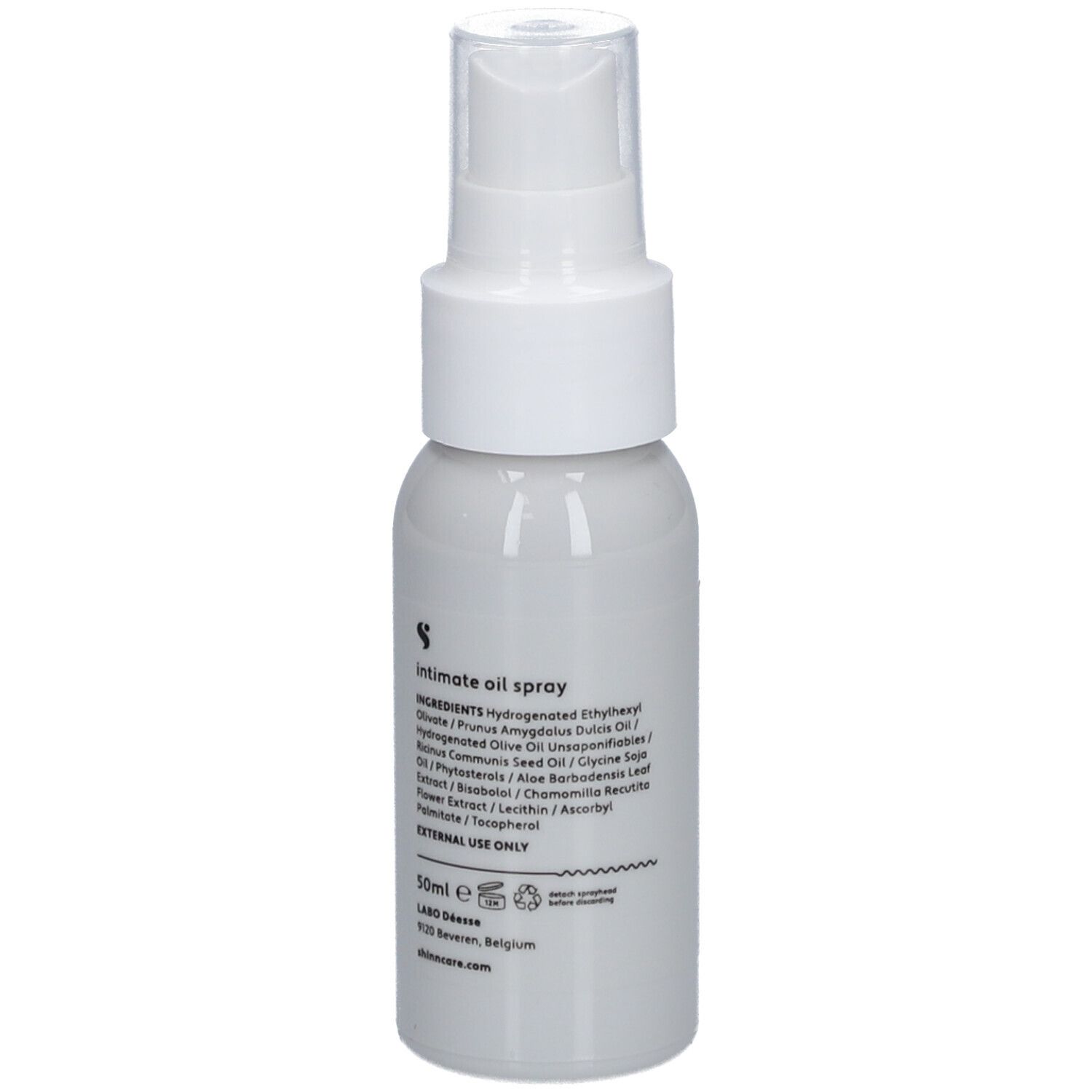 Flacon spray gris avec tête blanche. Inscription : Ingrédients, 50ml, LABO, shinn.